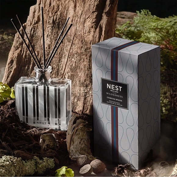 NEST New York Wilderness Charcoal Woods Reed Diffuser - Picture 3 of 3